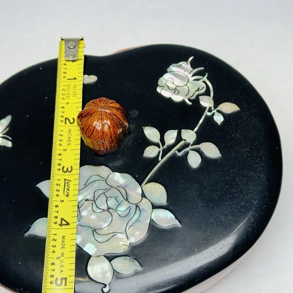 Vintage Japanese Inlaid Mother of Pearl Lacquer Peach Shaped Box w/Nut Look Lid